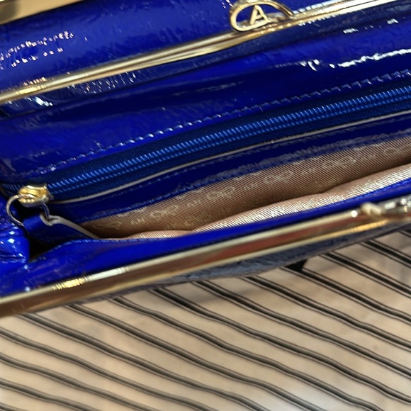 Patent leather clutch bag - Picture 2 of 3